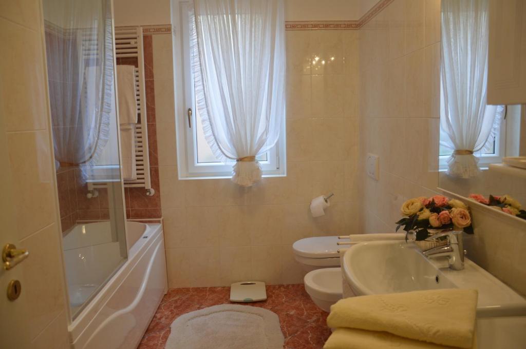 Апартаменты Casa Eleganza Тремеццо Экстерьер фото